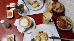 In unserer Vollkornbäckerei mit Bistro gibt es vieles, was ein deutsches Herz begehrt, auch einen wunderbaren Cappucciono. 